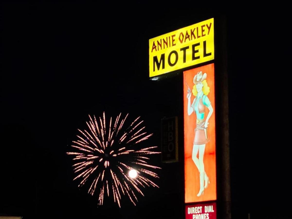 Annie Oakley Motel Oakley מראה חיצוני תמונה